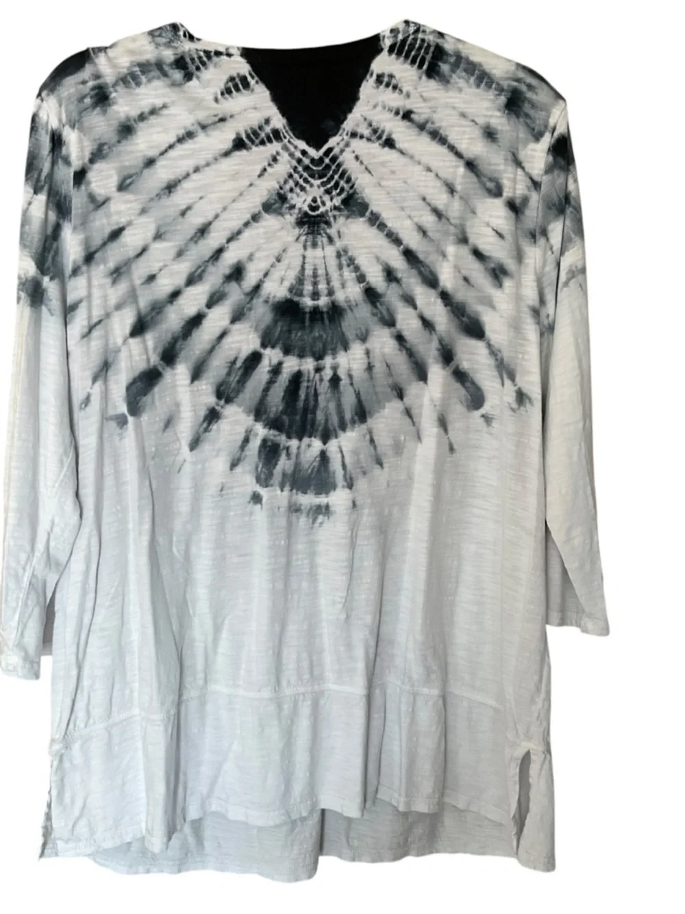 Chico’s Zenergy Tie Dye Tunic Top Black White V-Neck Size 2 (Large) - Picture 5 of 8
